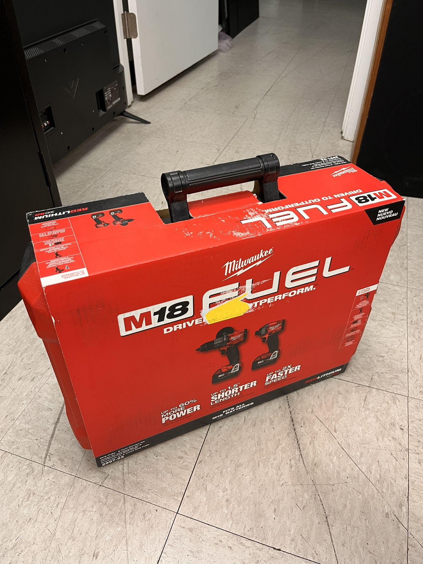 M18 FUEL 18V Lithium-Ion Brushless Cordless Hammer Drill and Impact Driver Combo Kit 2 batteries.
