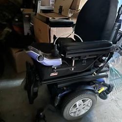Quantum Q6 Edge Power Wheelchair