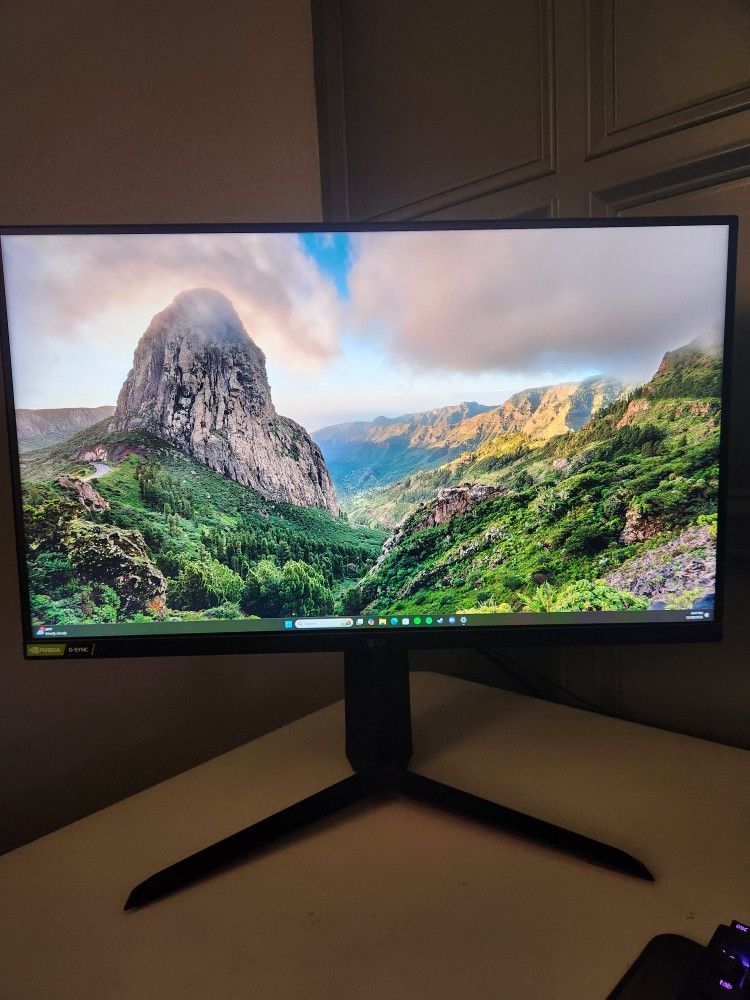 27" Ultra Gear Monitor
