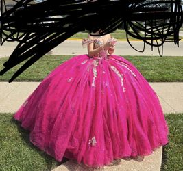 Quinceañera Fuchsia drsas 