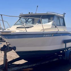 1987 Bayliner Trophy Alaskan Pilot House
