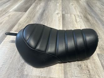 OEM Harley Davidson Iron 883 Sportster Solo Seat