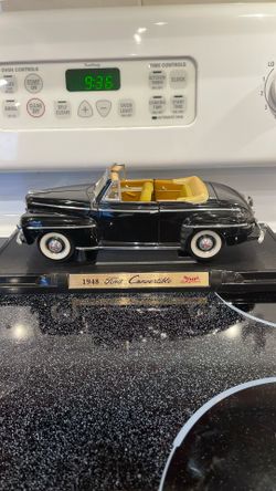 1/18 Scale Road Signatures 1948 Ford Convertible 
