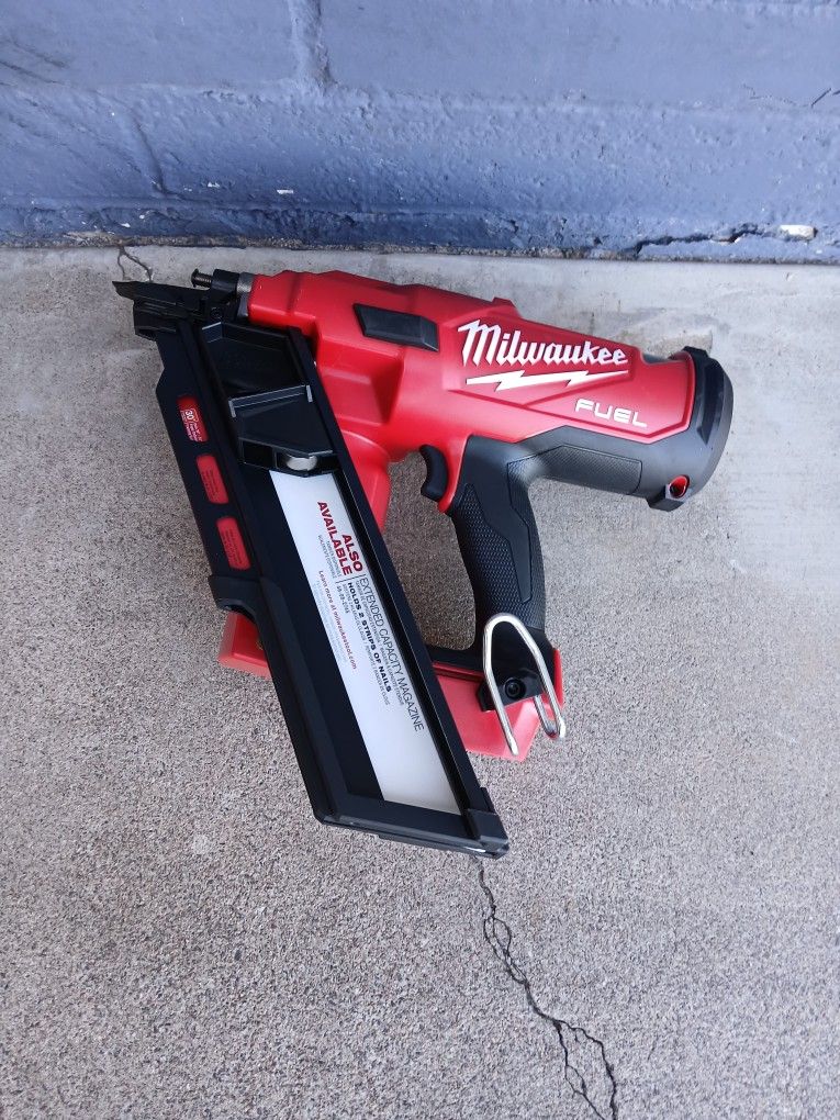 FRAIMING NAIL GUN 30° MILWAUKEE TOOL ONLY 