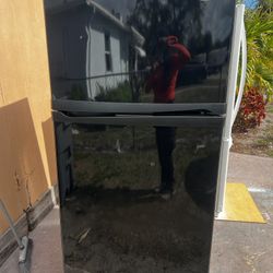 32 1/2” Top & Bottom Black Refrigerator DELIVERY AVAILABLE 🚚