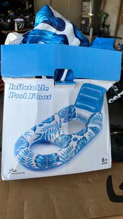 Inflatable pool float