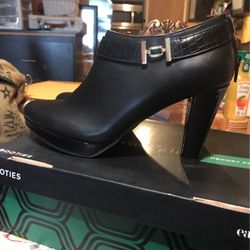 Zapatos Nuevos .Color Negro .Booties.Zise 8.5
