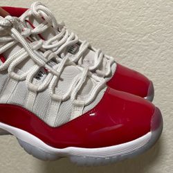 Jordan 11 Cherry 🍒 size 9 mens 