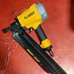 Pneumatic 21-Degree Collated Framing Nailer by  DEWALT