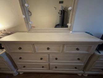 Dresser Set