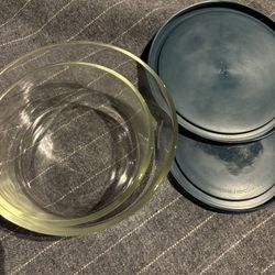 2 Pyrex Bowls