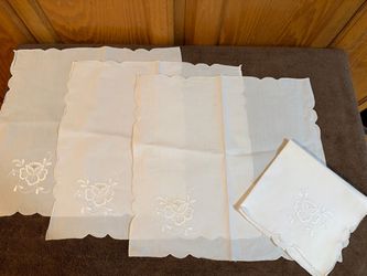 Vintage White Embroidered Cloth Napkins - Set of 4 (16”x17”) Scalloped Edge