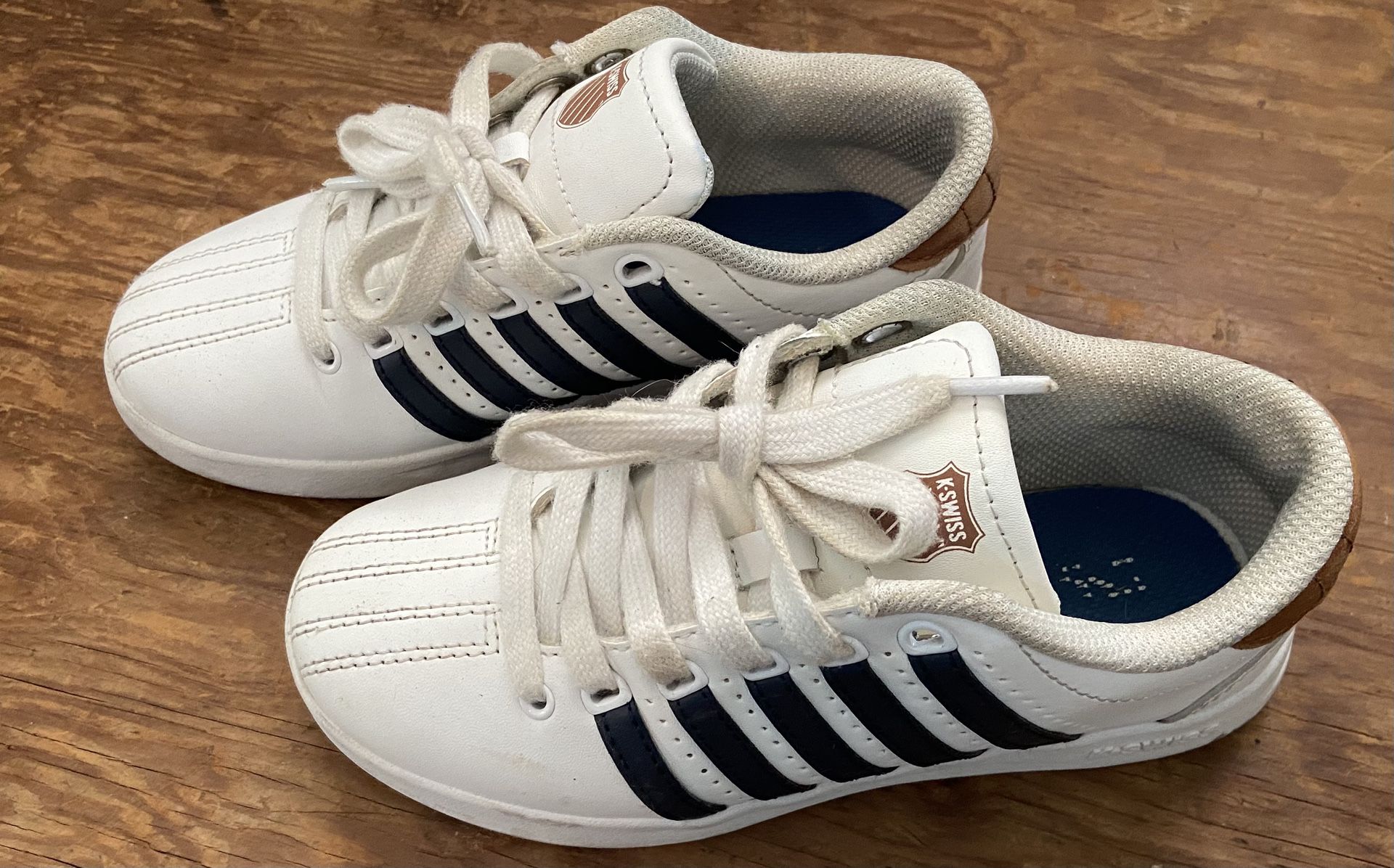 Kids K Swiss Unisex Shoes, size 1Y