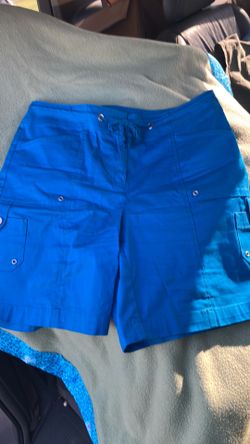 Jones New York size 6-7, blue , nice women’s shorts, perfect for summer and 4th of July
