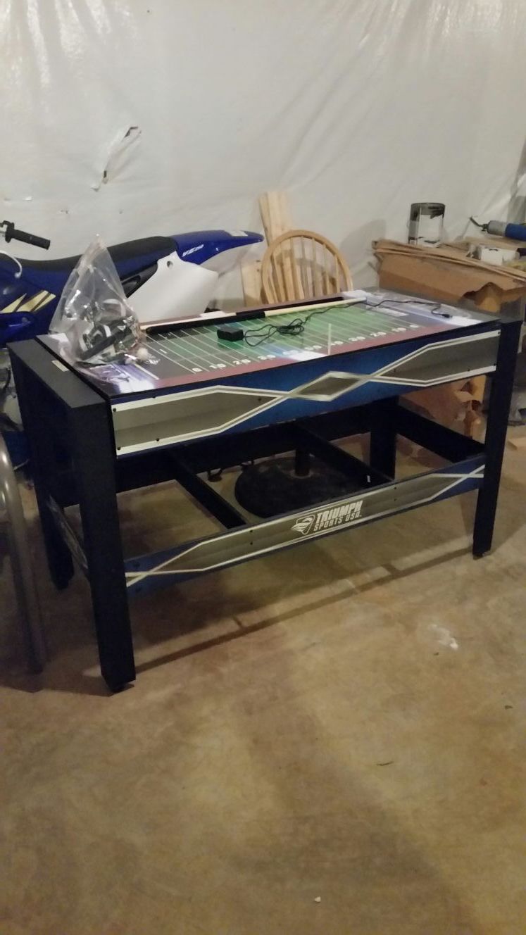 Air hockey table