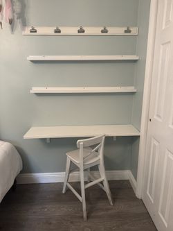 SMALL DESK/OFFICE/WRITING NOOK