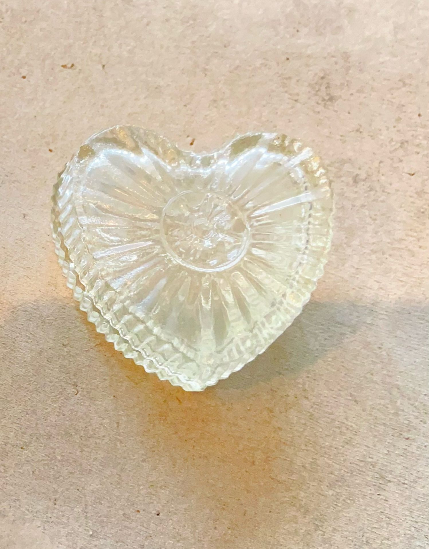 Vintage Heart Dish and Lid. Fluted Heart Clear Glass Dresser Box. Great Valentine Gift. Clear and Beautiful Trinket Dish.