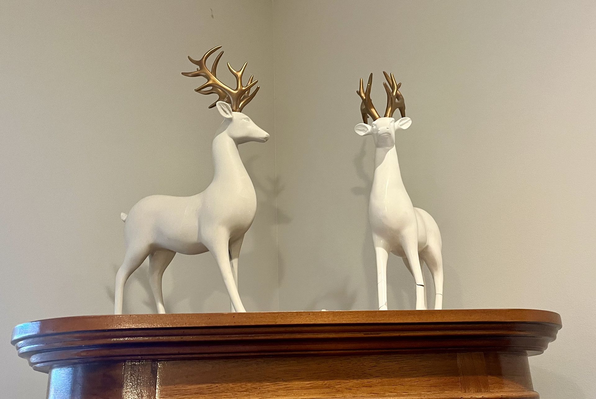 2 Deer Statue