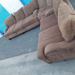 Comfortable Huge Sectional Couch 🛋 Very Nice 🛋