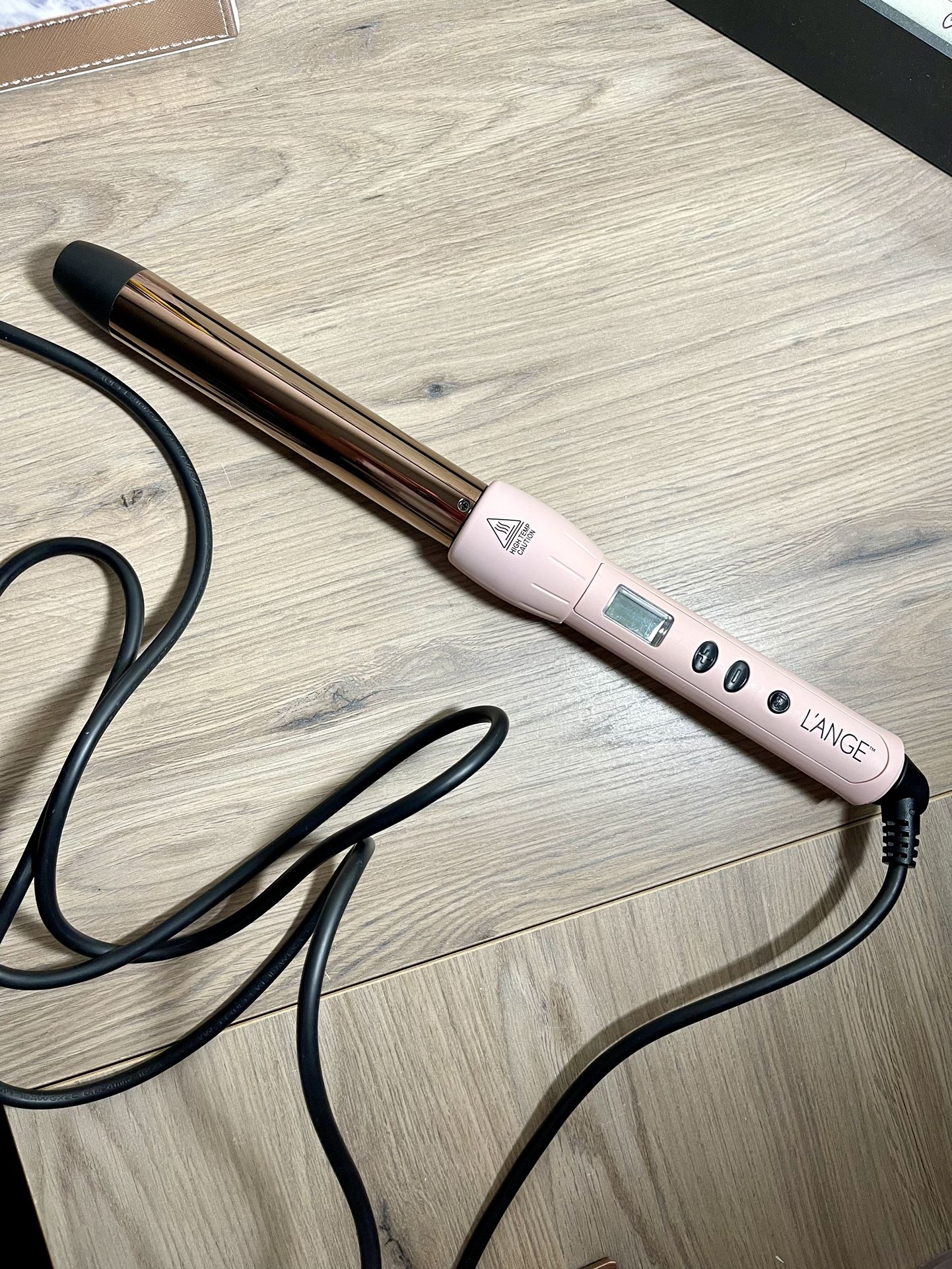 L'Ange Hair Lustre Curling Wand Titanium Barrel 1” (25mm)