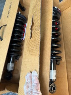 2 NEW Duralast Loaded Strut Assemblies