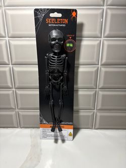 New black Halloween motion activated skeleton lights up & talks decoration