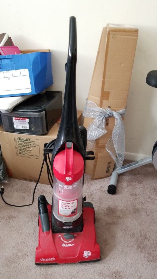 Dirt devil featherlite cyclonic vacuum cleaner for Sale in Stamford, CT
