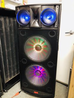 Doble bocina 15” de alto poder // dual 15” high power speaker