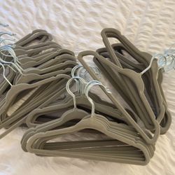 70 New Small Velvet Hangers For Baby Clothes 