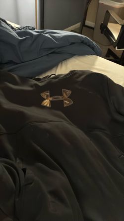 Men’s xl H sweatshirt