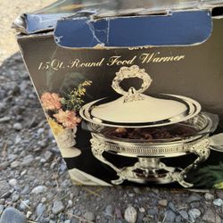 Vintage Silver Plated Round Food Warmer with Pyrex Bowl & Original Box Elegant 1.5 qt. silver plated round food warmer with ornate scrolled lid handle