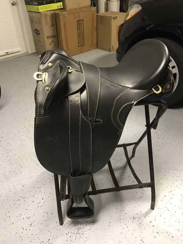 Saddle- Aussie 19" Saddle Like New