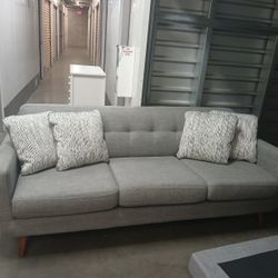  Beautiful Impecable Gray Sofa!!! Ready To sell 