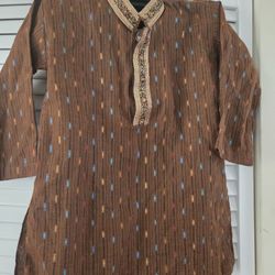 2 - 4 Year Old Cute  Boy 2 Pieces  brown and white kurta Shalwar. Pakistani Indian Bangladeshi 
Comes from pet Free and Smoke free home.
Shirt: 20.5 i
