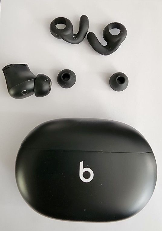 Beats Earbud with Case (Missing Right Earbud)