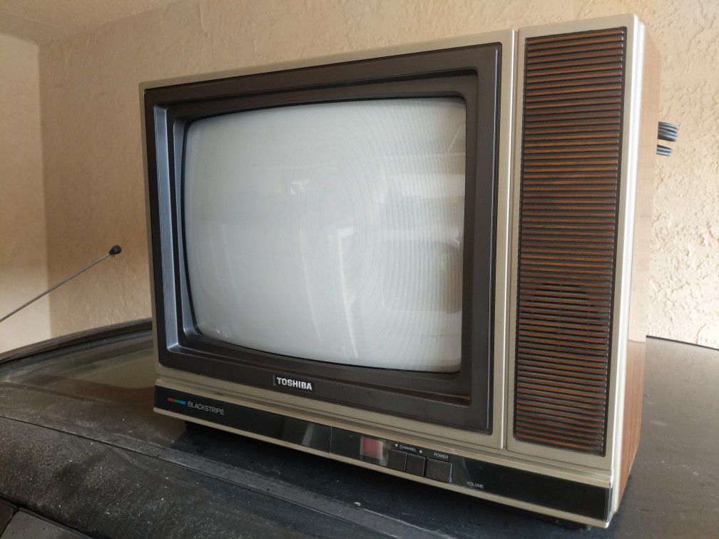 Toshiba Blackstripe Model CF306 (1986) CRT TV Television Vintage Tube 13" inch Working