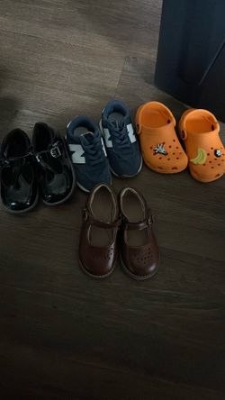 Toddler pairs f shoes