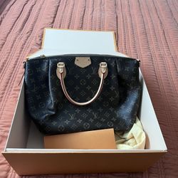 Brand New Louis Vuitton Turenne MM with all amenities 