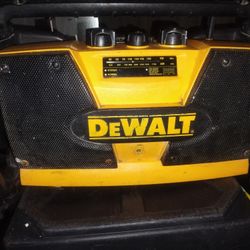 DeWalt DW911 Work Site Radio/Charger