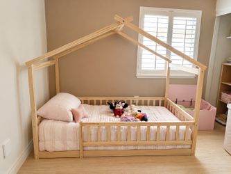 Twin toddler bed with Fence