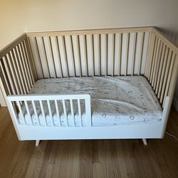Lola Convertible Crib