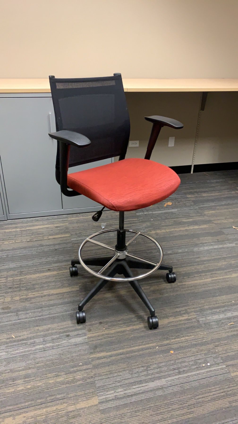 TALL OFFICE CHAIR GOOD CONDITION 