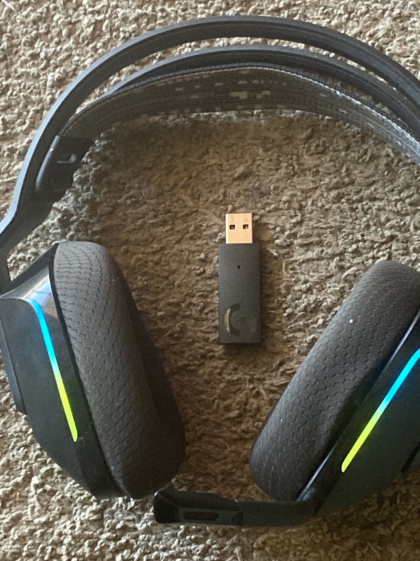 G733 Wireless Gaming Headset