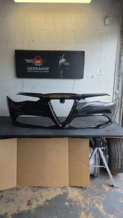 Alfa Romeo Gulia. Front bumper cover  oem
