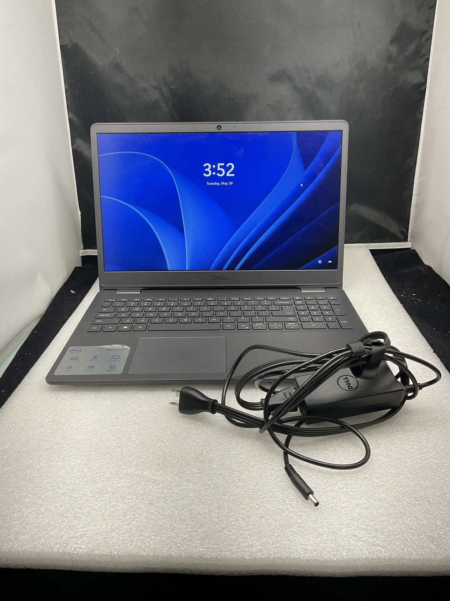 Dell 15 Inspiron 3000 | 15.6 inch (AMD Ryzen 5 3450U, 256 GB, 2.1 GHz,8 GB) Laptop