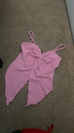 Pink ribbed knit crop top with tie front detail #summer #feminine