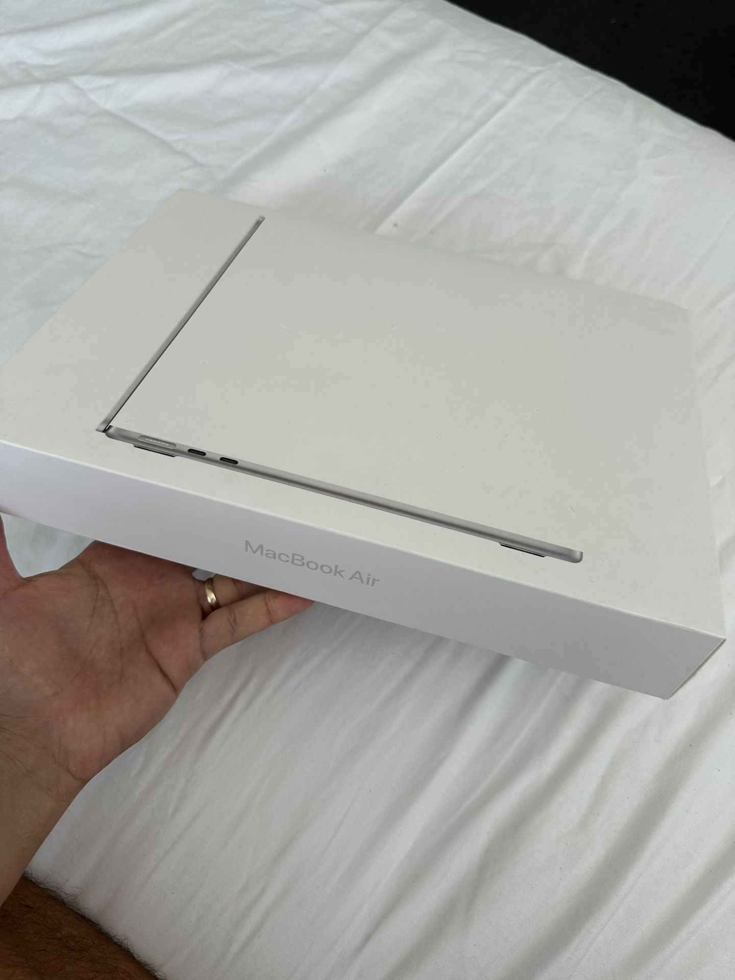 MacBook Air Silver 16 GB ram 13 Inch