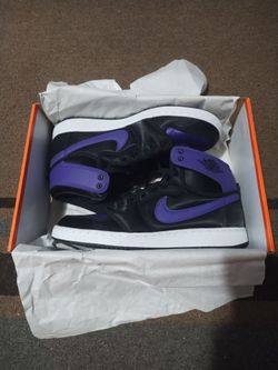 NIKE Sneakers Size 101/2