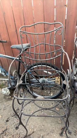 Outdoor Patio Table and Chairs