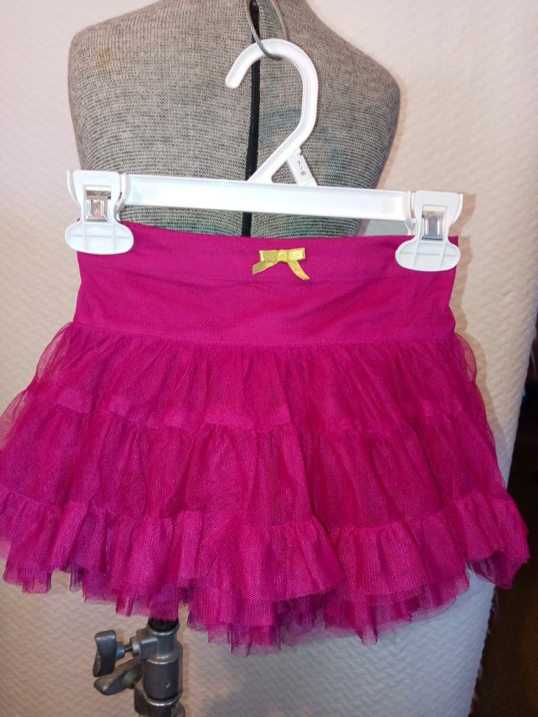 Osh Kosh Genuine Kids Fushia Tutu Skirt Size (M)